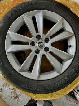 Volvo original disky plus letné pneumatiky.