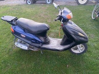 Skúter sym attila 125