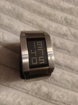 Kúpim podobne digitálne hodinky.