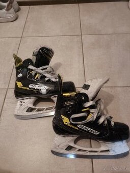 korčule Bauer Supreme M4
