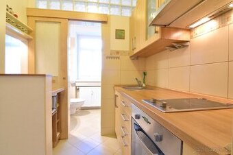 Garsónka s parkovacím miestom – Nitra, centrum