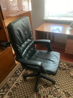 Lacno rozpredáme nábytok z rodinného domu