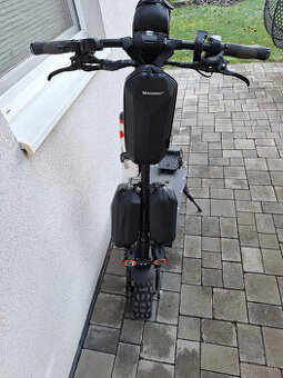 Skuter elektricky pohon na obidve kolesa max, vykon 7000W.