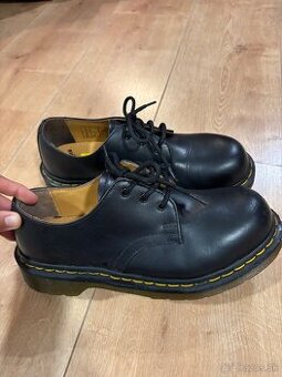 Dr. Martens, 3-dierkové, s oceľovou špičkou