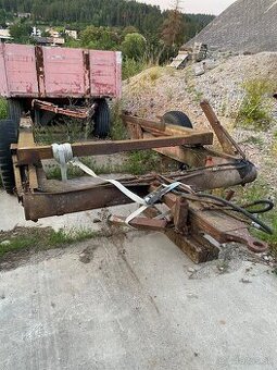 Traktorovy prives kontajnerovy