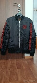 Čierna prechodná bunda