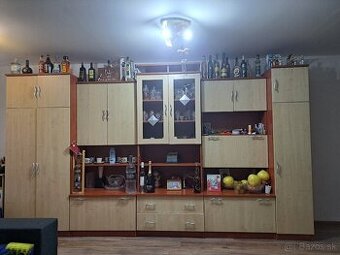 Na predaj obývacia stena