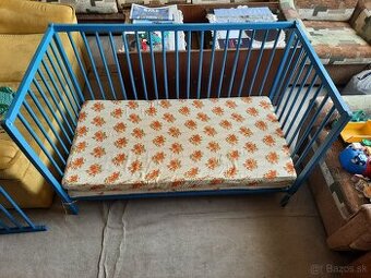 Modrá detská postielka IKEA, 120x60 cm + 2 matrace