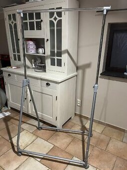 Vešiak na oblečenie