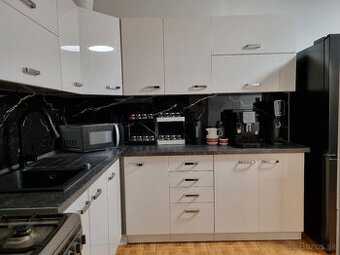 3 IZBOVÝ BYT + LOGGIA 68 m2 STARÁ TURÁ - NMNV - VOĽNÝ