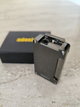 Adorini zapaľovač na cigary