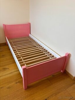 Predam ruzovo-bielu postel z masivu