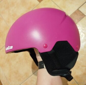 Prilba na sánkovanie a korčuľovanie