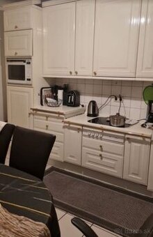 Bílá kuchyně z masivu se spotřebiči Siemens,6116