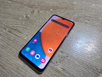 Samsung A23 5g plnefunkcny v super stave ma len jemne znamky