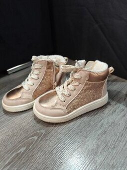 predávam dievčenskú obuv, topánky rôzne veľkosti