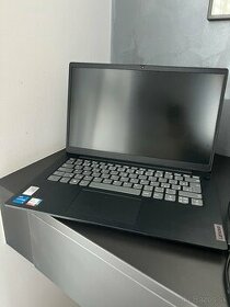 Čierny notebook Lenovo V15 G2 ITL (82KA0020CK)