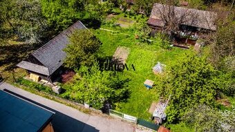 PAPRADNO_Krásny, slnečný pozemok v centre obce