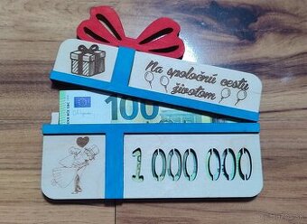 Drevená darčeková karta na peniaze v tvare darčeka Milión