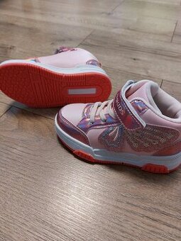 Nove tenisky pre dievca 26