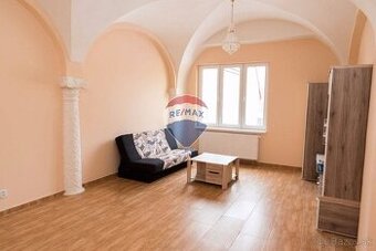 Na Prenájom 2-izbový byt (50m2) v centre Prešova