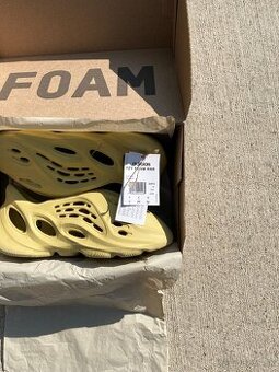 Adidas foam runner