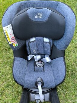 autosedačka Britax Römer Dualfix M i-Size.