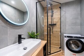2,5 izbový byt s výťahom a balkónom Stred