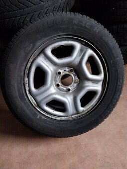 Dacia Duster 215/65/R16
