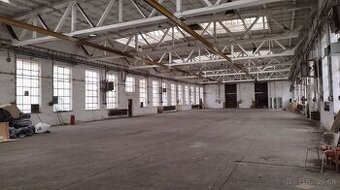 Skladový priestor/hala s kanceláriami na prenájom,1000 + 93m