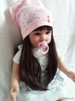 Realistická bábika