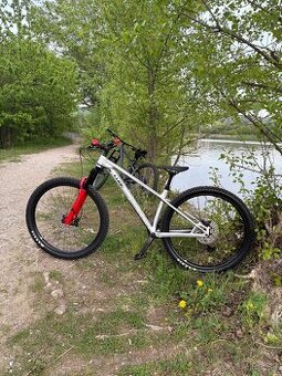 CUBE Reaction TM Pro 2025 – hardtail vo výbornom stave