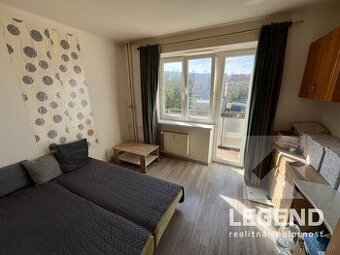 Garsónka Nové Mesto nad Váhom, ul. Piešťanská, balkón, zaria