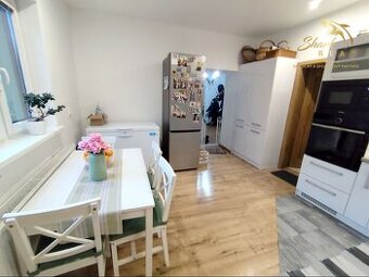 Príjemný a moderný rodinný dom, vhodný aj ako chalupa - 1