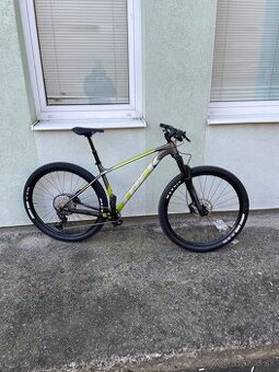 Trek Procaliber 8 (2024) – horský bicykel, výborný stav