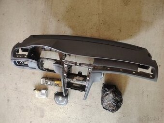 Palubovka + airbagy Škoda SuperB 2