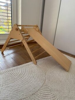 Montessori Piklerovej trojuholník