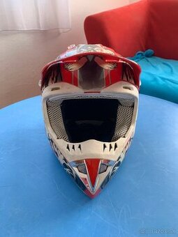 Motocrossova prilba