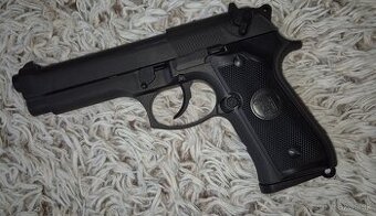 Airsoftová pištoľ M9 HW, plyn BlowBack - čierna