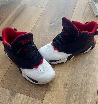 Jordan aura tenisky