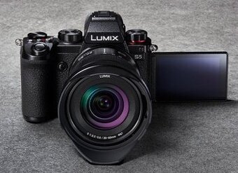 Lumix S5 + objektív 20-60mm + príslušenstvo – TOP STAV