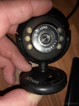 WiFi anténa, webkamera, DVD vypalovačka, nabíjačka batérií,