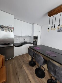 Na prenájom moderný 2i byt s parkovaním v novostavbe