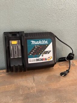 Nabíjačka na AKU Makita