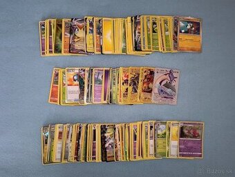 Balíček Pokémon kartičiek
