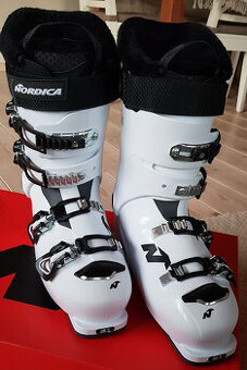 Dámske lyžiarky Nordica Sportmachine 3 LX W 26,5 cm