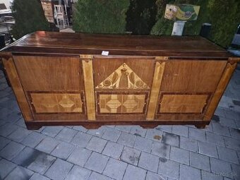 11 - Predám intarzovanú skrinku – umelecký stolársky kus