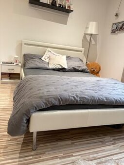 Čalúnená posteľ 140x200cm