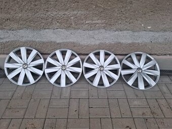 Zachovale puklice VW GROUP / Volkswagen R16.