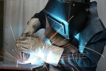 Zvárač CO2 s nástupom ihneď , ubytovanie zabezpečené